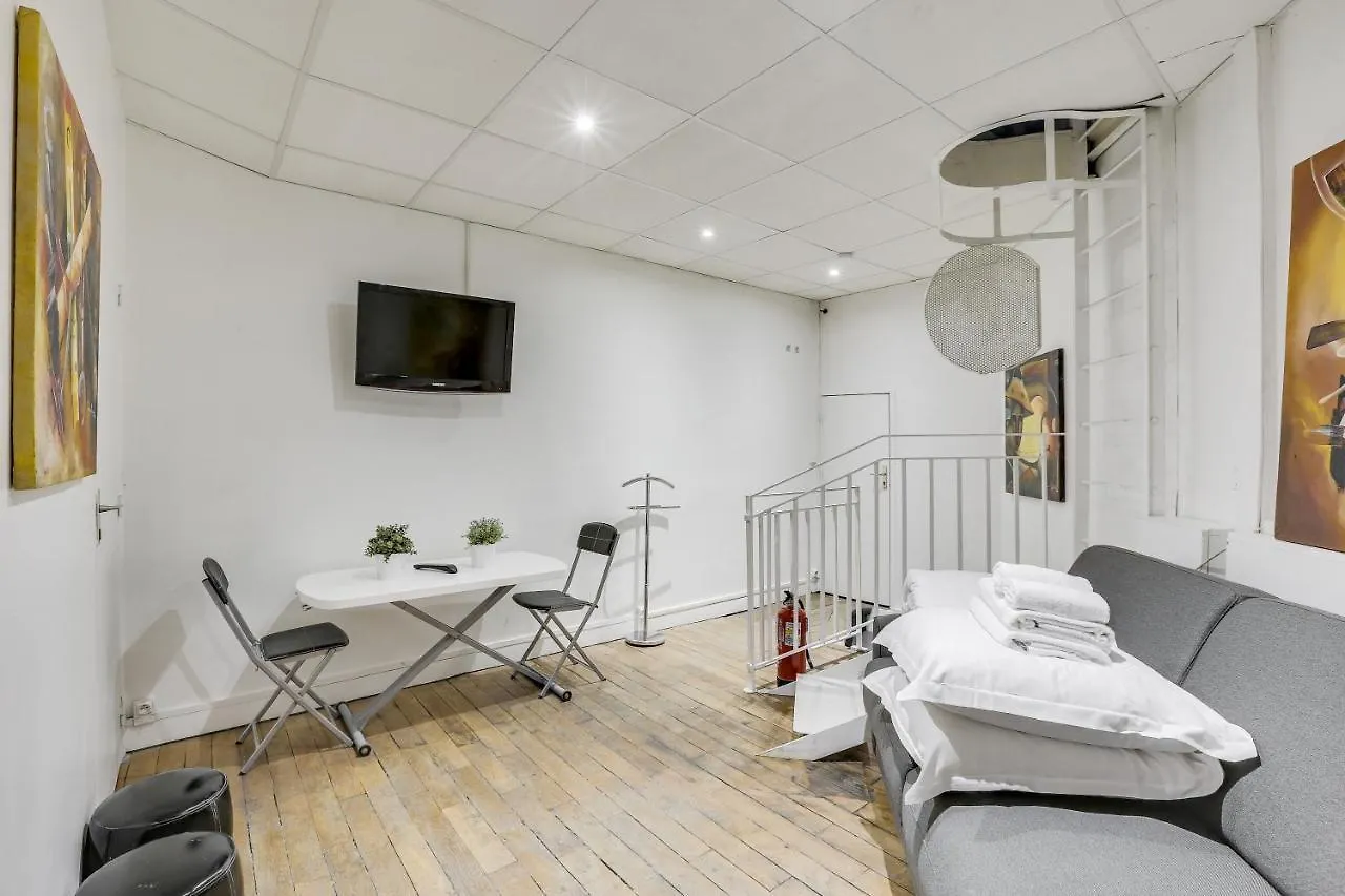 Triplex In Boulevard De Magenta By Guestready Paris